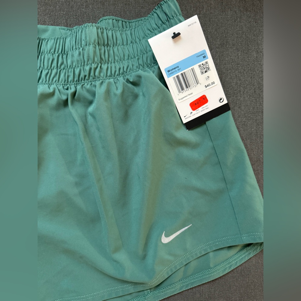NWT Nike dry fit shorts size medium